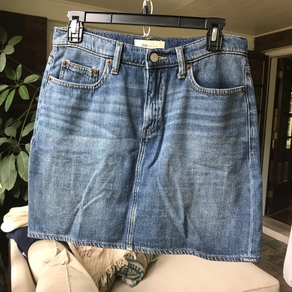 NWOT Gap 5 pocket denim skirt.